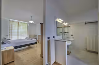 Bedroom 1, 1 double bed